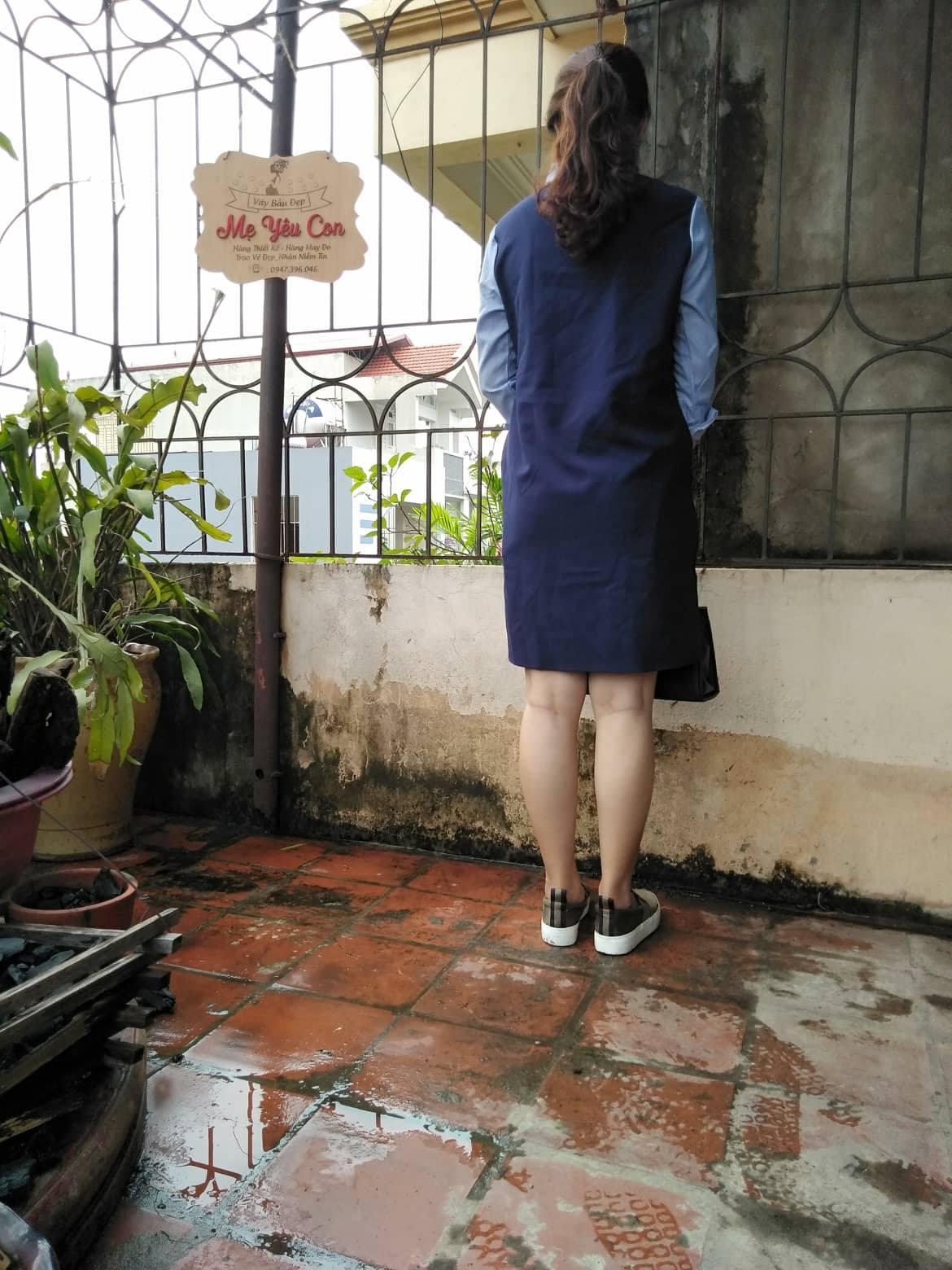 Váy bầu giả yếm sơ mi cổ đức