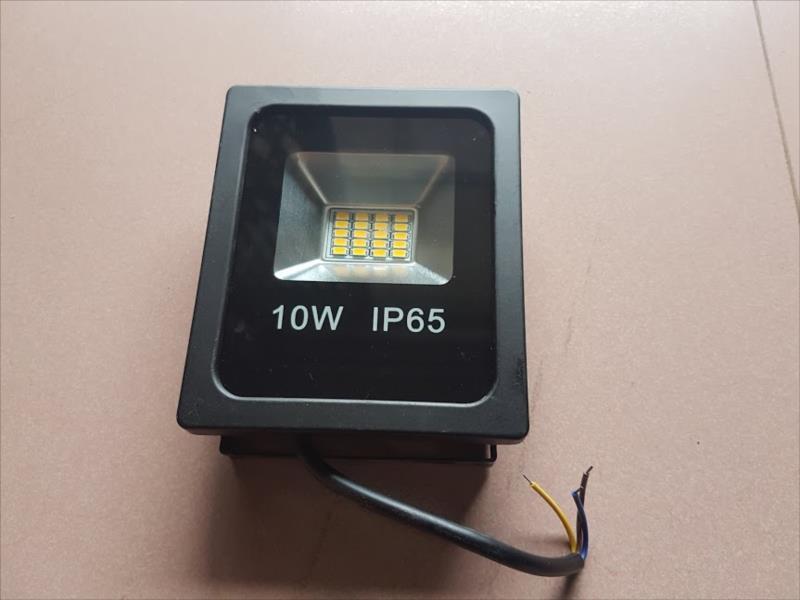 Đèn pha LED 10W 100% lắp ngoài trời Ip66, sáng vàng