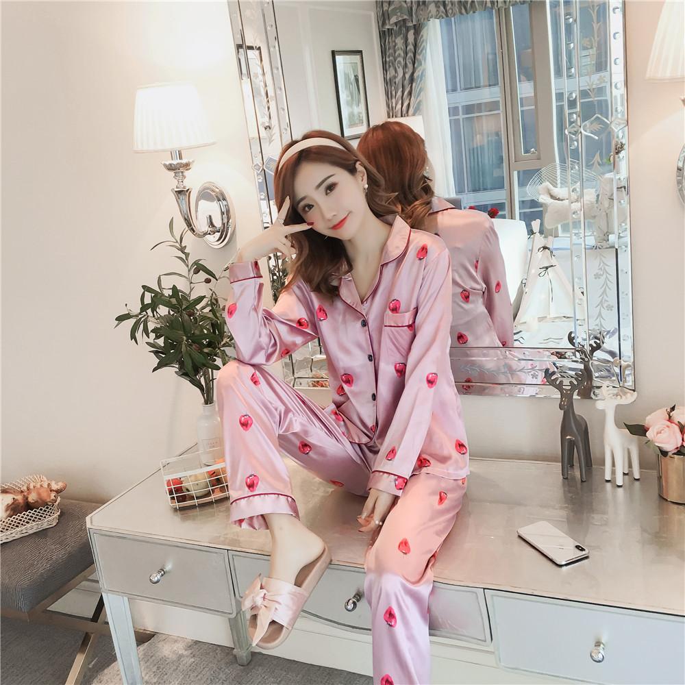 [HCM]Bộ Đồ Ngủ Phi Lụa Dài Tay Họa Tiết Dâu Tây CDANP13
