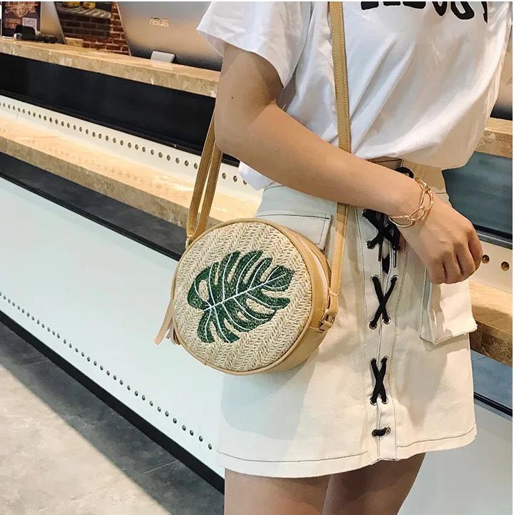 Túi cói đeo chéo hoạ tiết Vintage