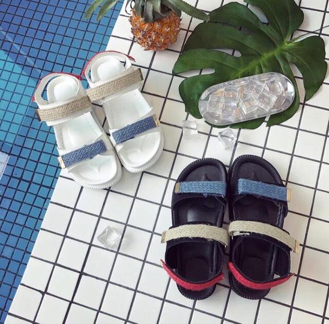 Sandal quai ngang