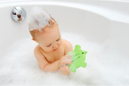 Nước giặt xả quần áo 2in1 cho bé baby care 2 lít - hương hoa tự nhiên - ảnh sản phẩm 3