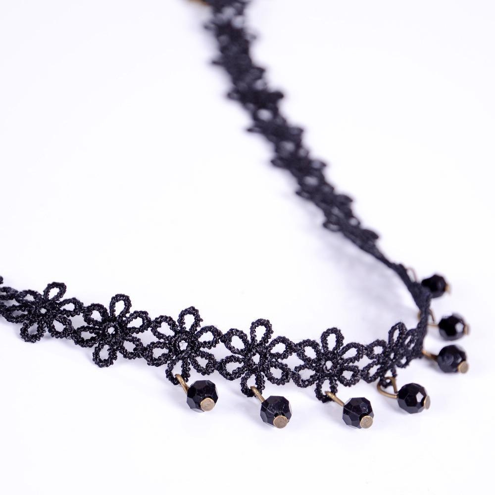 Vòng cổ choker ren hoa hạt châu đen tròn điệu đà