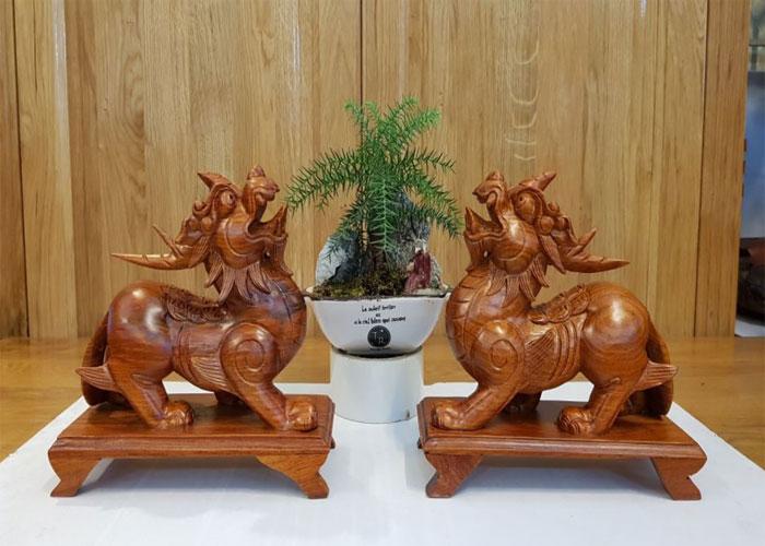 Tượng tỳ hưu bằng gỗ hương