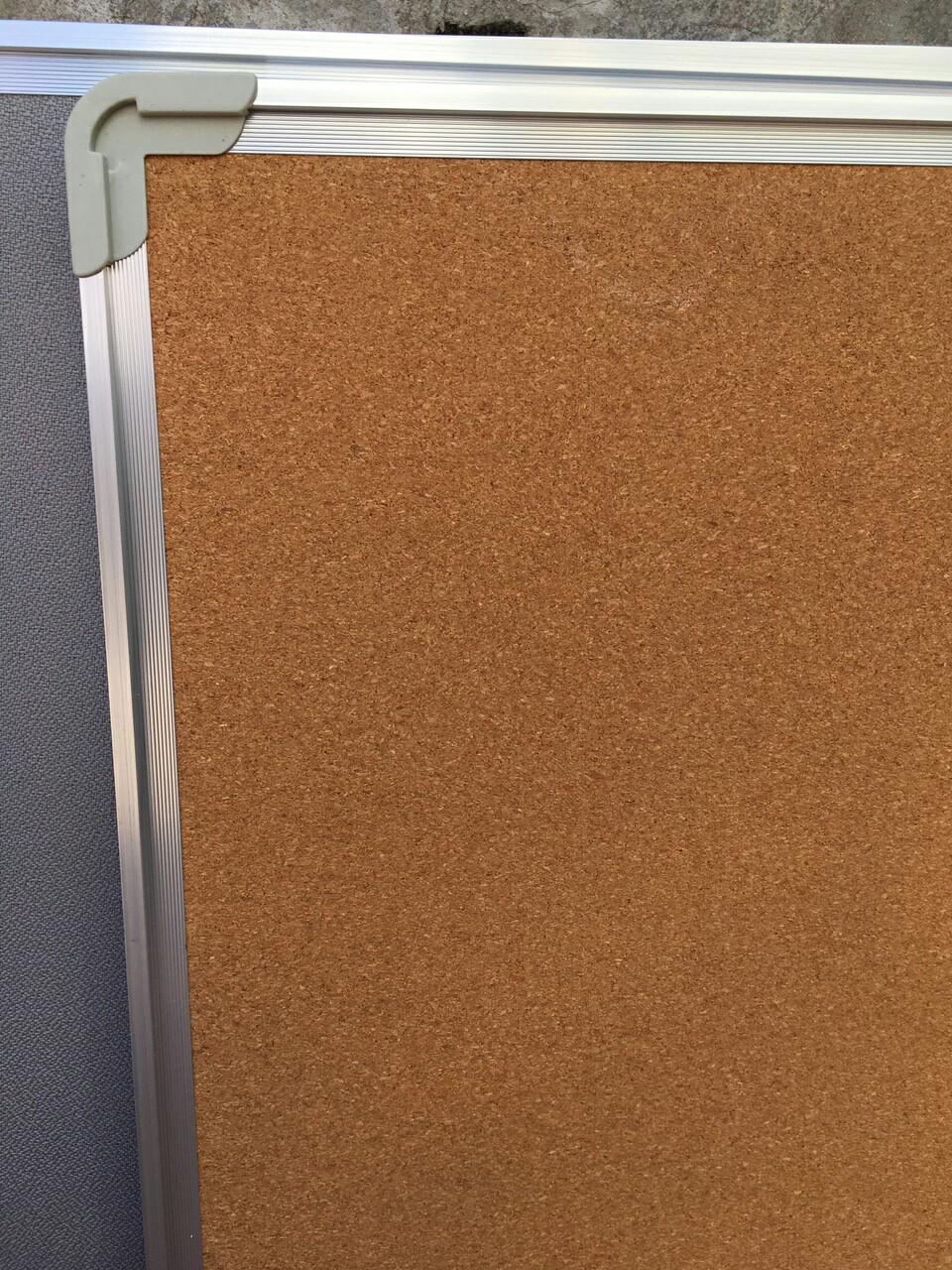 Bảng ghim lie 60x80cm ( Tặng ghim mũ màu)