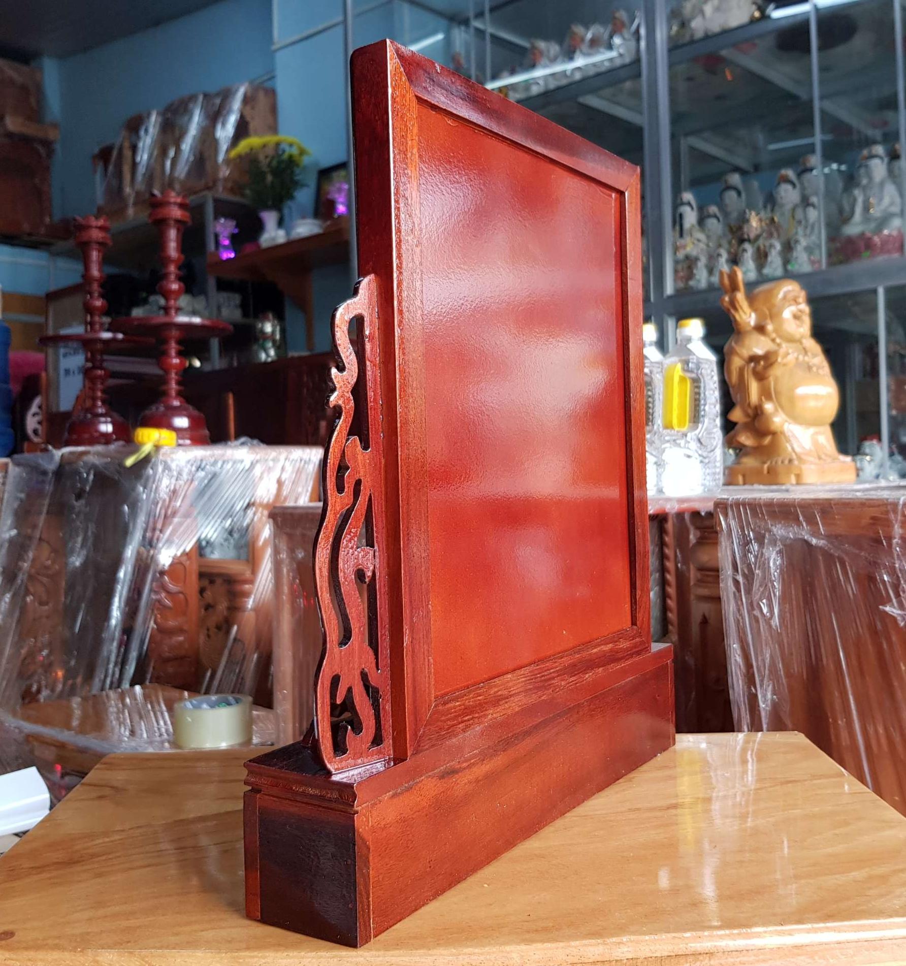 Khung hình thờ gỗ xà cừ