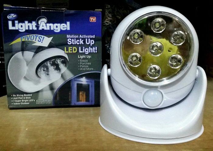 Đèn cảm ứng hồng ngoại Light Angel 7 đèn LED thông minh + tặng kèm pin AAA