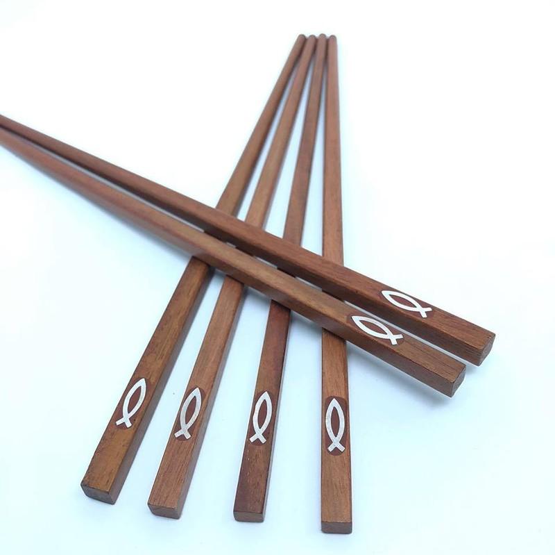 Đũa ăn gỗ Cẩm lai cao cấp đầu vuông gắn họa tiết cá ... bộ 10 đôi