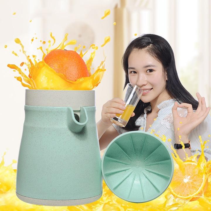 Bình vắt nước cam làm từ thân cây lúa mạch
