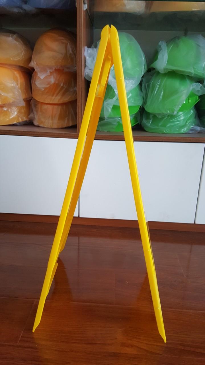 Biển cảnh báo chữ A - Đang sửa chữa (hình thật)
