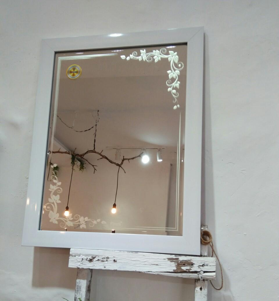 Gương soi Kibath khung viền 5cm trắng trơn KT 55x70 cm