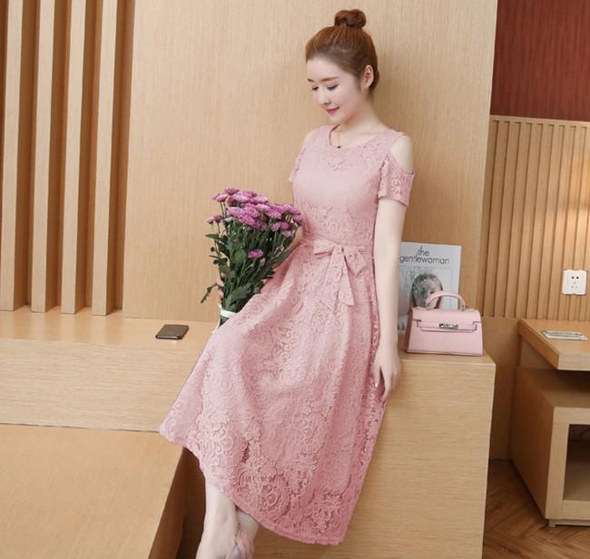 Đầm ren xòe dự tiệc sang trọng