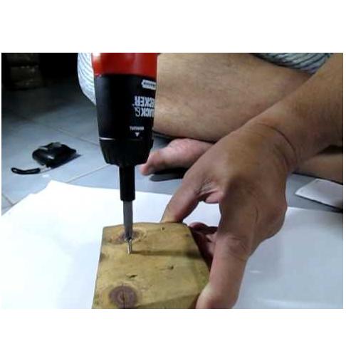 BLACK+DECKER - Tay vặn vít dùng pin (kèm theo 4pin AA) + 14 mũi vít  A7073-TW