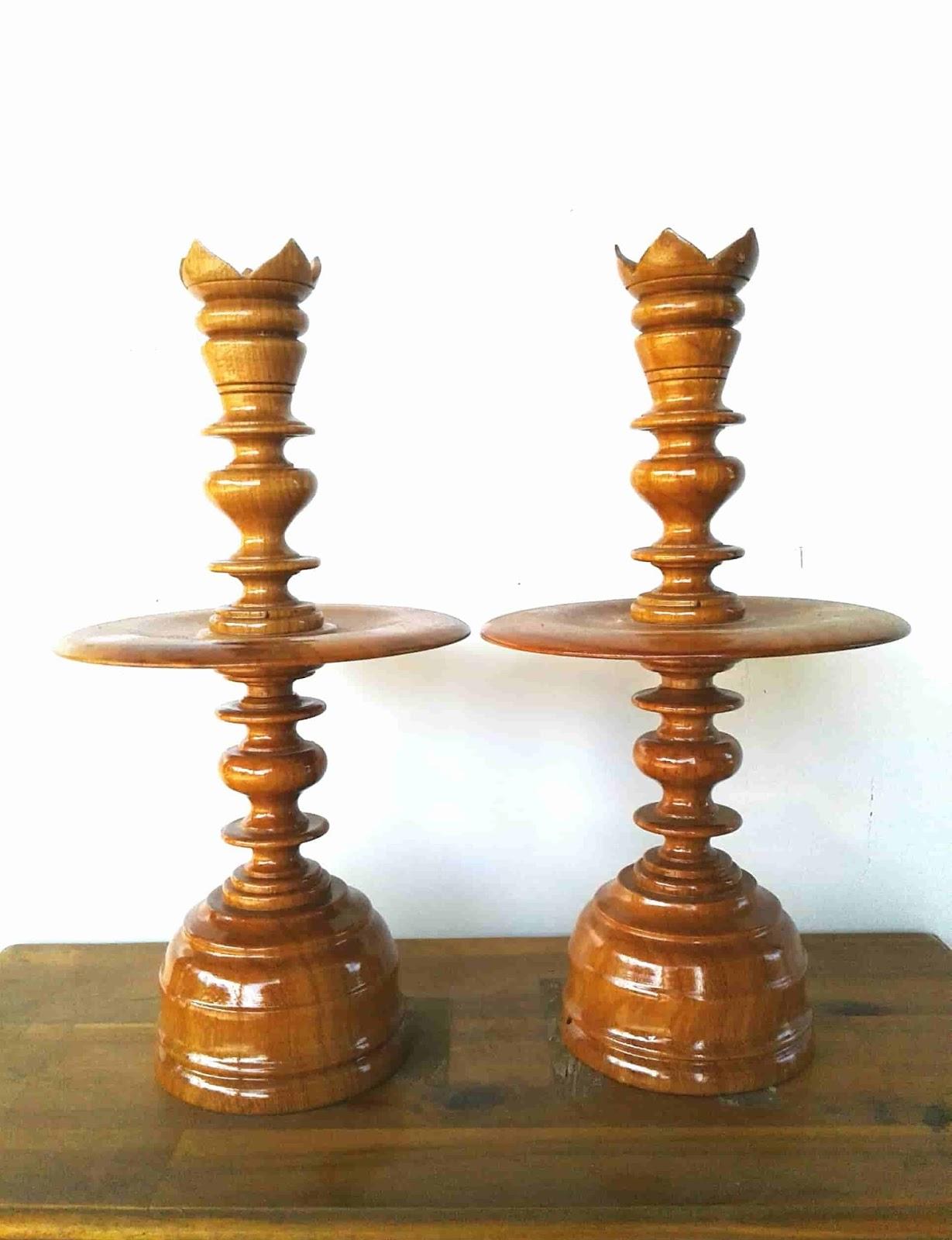 Chân đèn cầy gỗ gõ