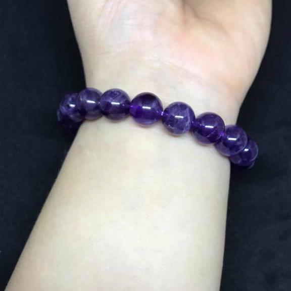 Vòng đeo tay chuỗi hạt đá thạch anh tím 10 ly.