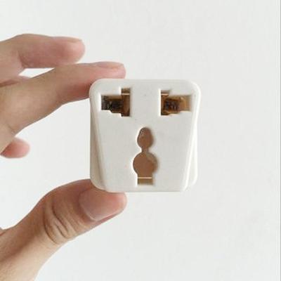 Phích cắm chuyển 3 chấu sang 2 chấu