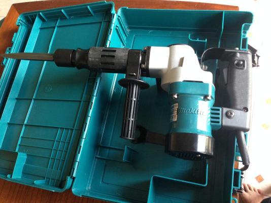 Máy đục bê tông HM0810 Makita