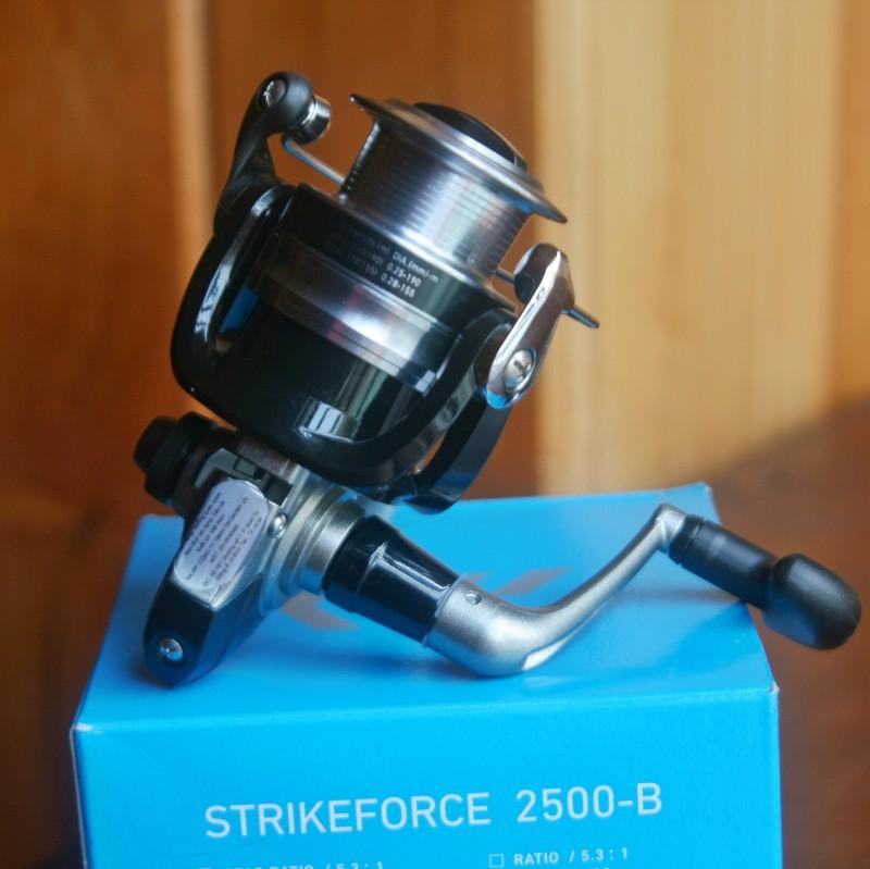MÁY CÂU CÁ DAIWA SF4000-B STRIKEFORCE - Made in VN