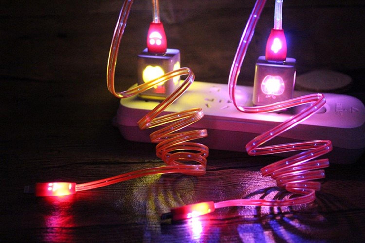 Cáp sạc Micro USB đèn LED dạ quang đa năng hình mặt cười  - PKCB