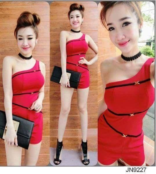 Jump lệch vai phối đen cá tính