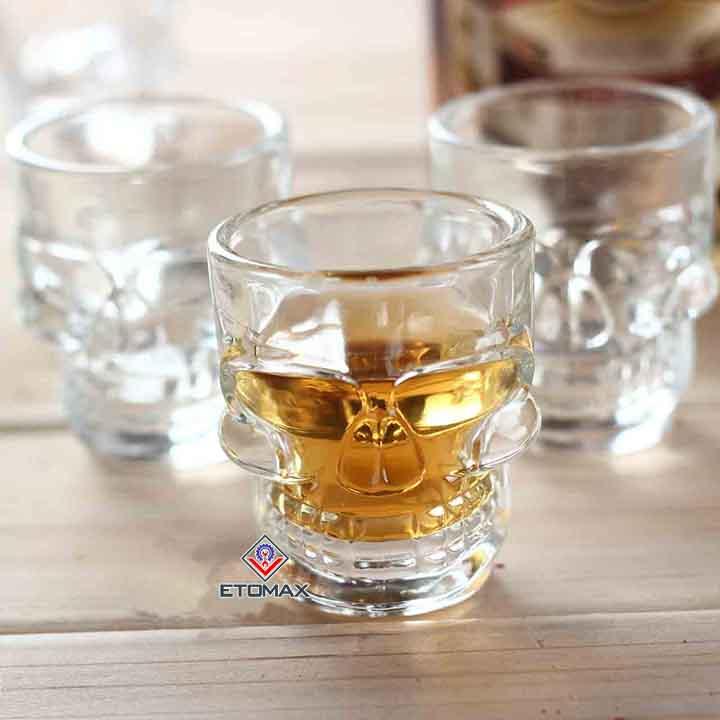 Ly thủy tinh hình đầu lâu