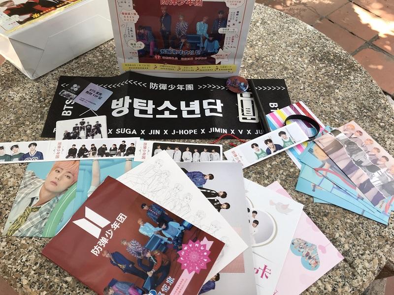 Combo túi quà tặng BTS mới nhất Gift set BTS (ảnh thật)