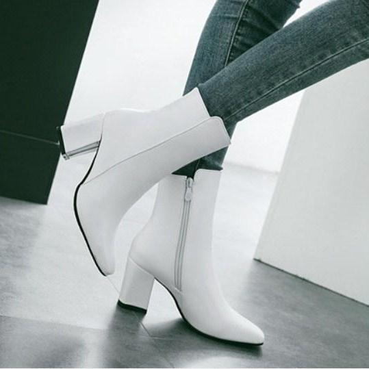 Giày boot nữ cổ lửng màu trắng thời thượng GBN0802