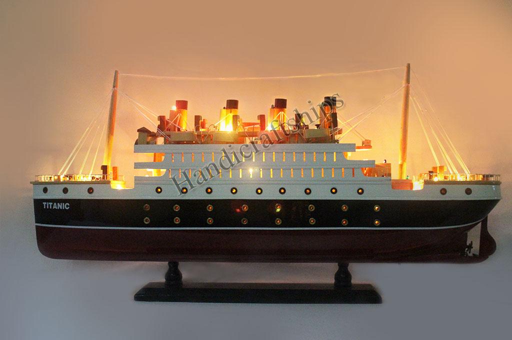 Mô hình tàu thuyền gỗ Titanic có điện (Thân: 60cm)