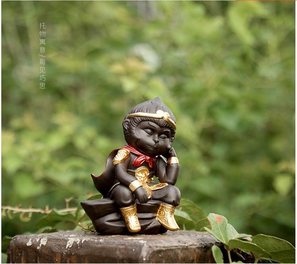 Tượng gốm Tôn Ngộ Không ngủ gật