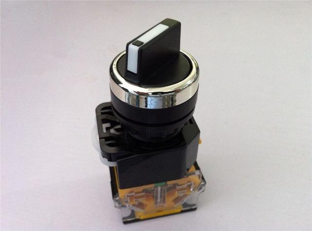 Công tắc xoay LA38 3 vị trí phi 22