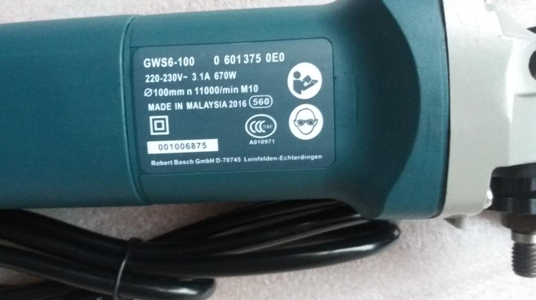 Máy cắt cầm tay Bosch