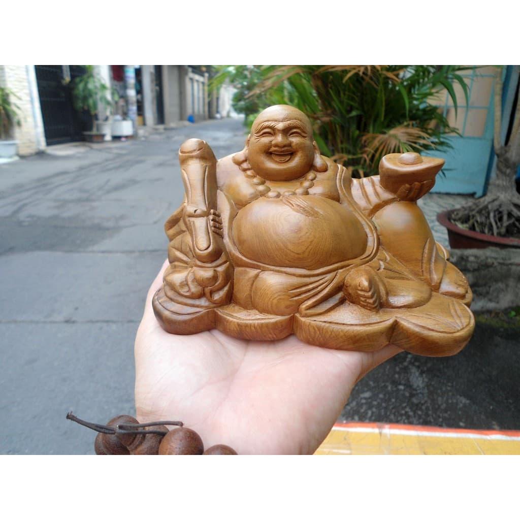 Tượng phật Di Lặc gỗ bách xanh để xe ô tô