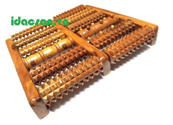 Bàn masage chân bằng gỗ có gai