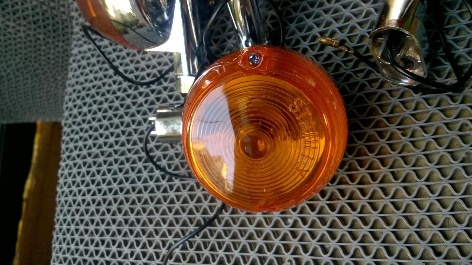 4 tai đèn xinhan cd stanley+ chụp + bóng