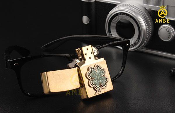 Bật lửa Zippo cỏ 4 lá nổi 28806