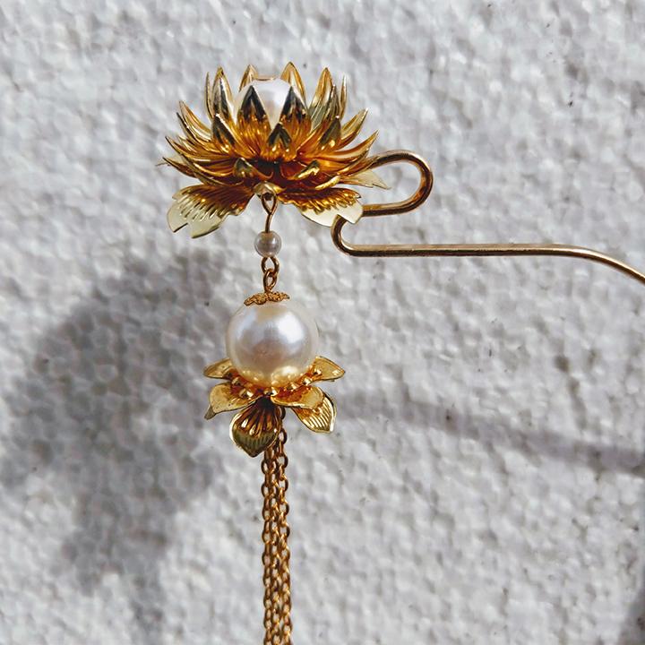 Trâm cài tóc hoa sen kết hợp tua rua chuỗi hạt phong cách cổ trang