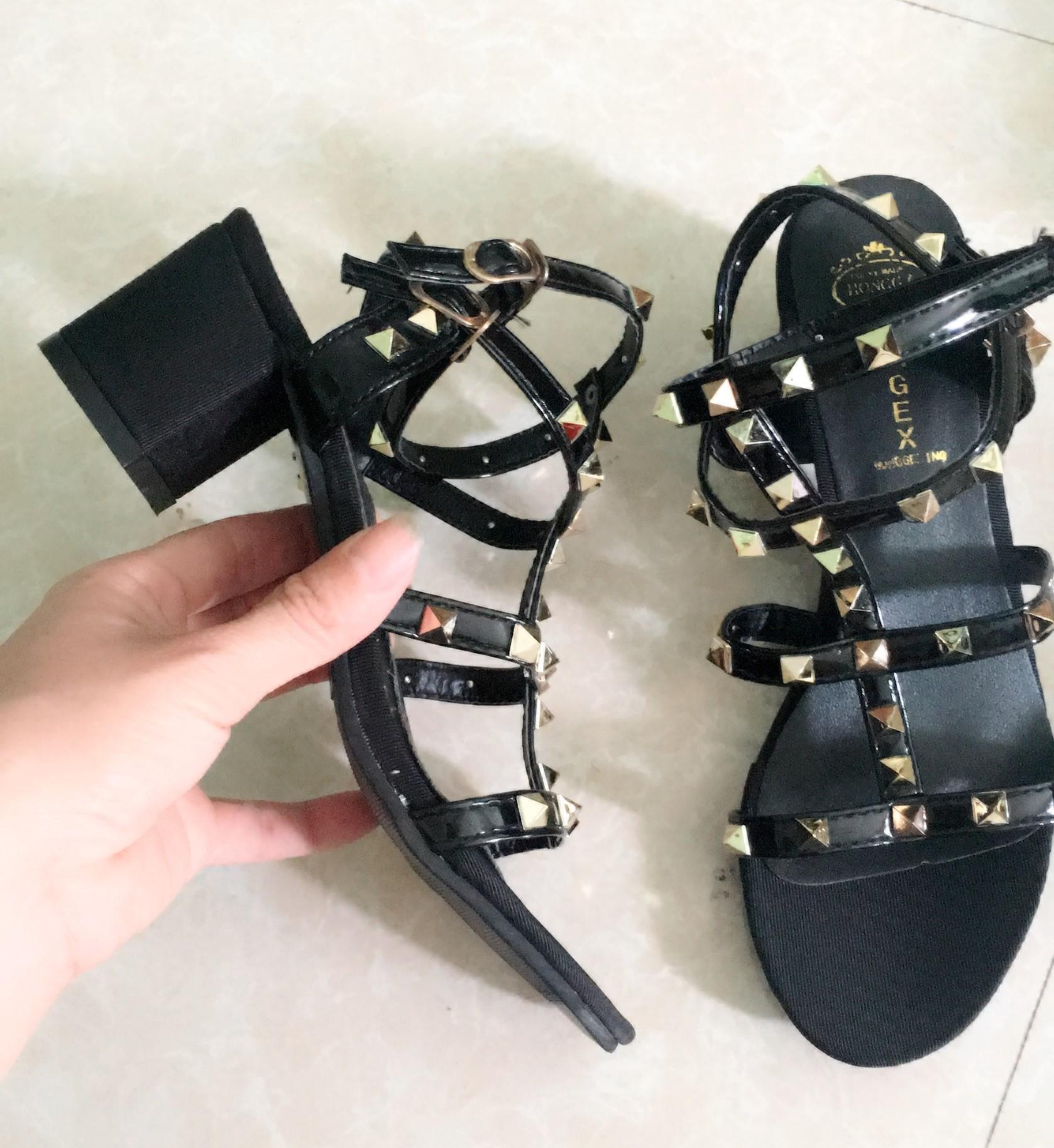 Sandan tán đinh valentino full box(ảnh thật phía sau)