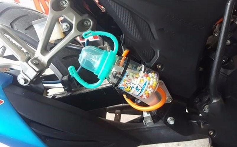 thông hơi nắp nhớt xe máy