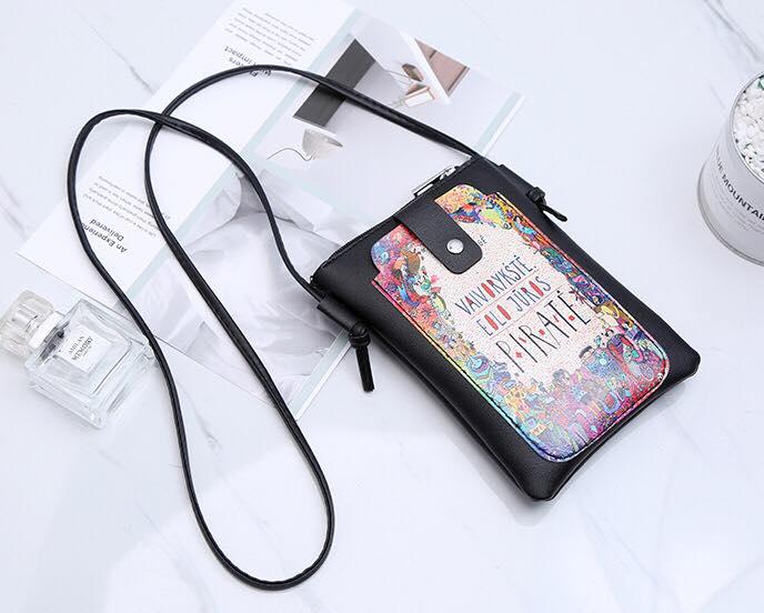 Túi đeo chéo hoạ tiết dễ thương