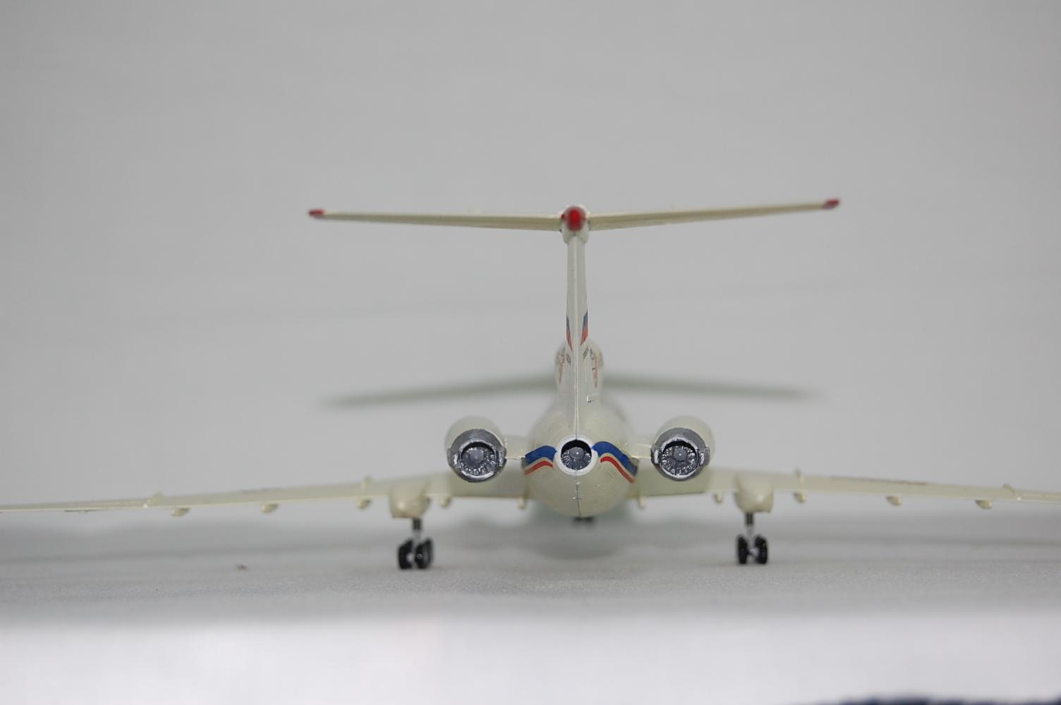Mô hình máy bay TU-154 tỉ lệ 1/144