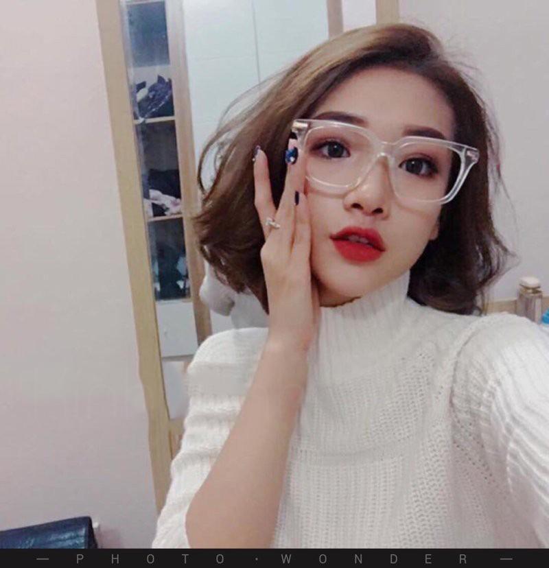 kính mắt gọng trong suốt