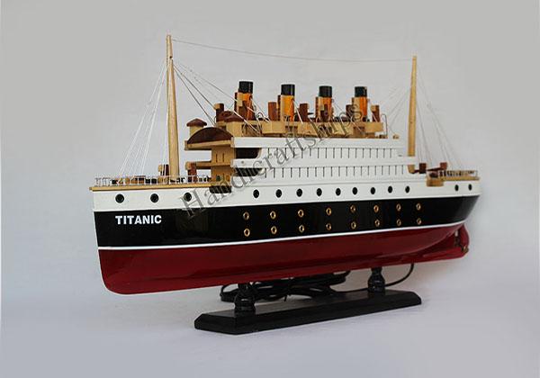 Mô hình tàu thuyền gỗ Titanic có điện (Thân: 60cm)