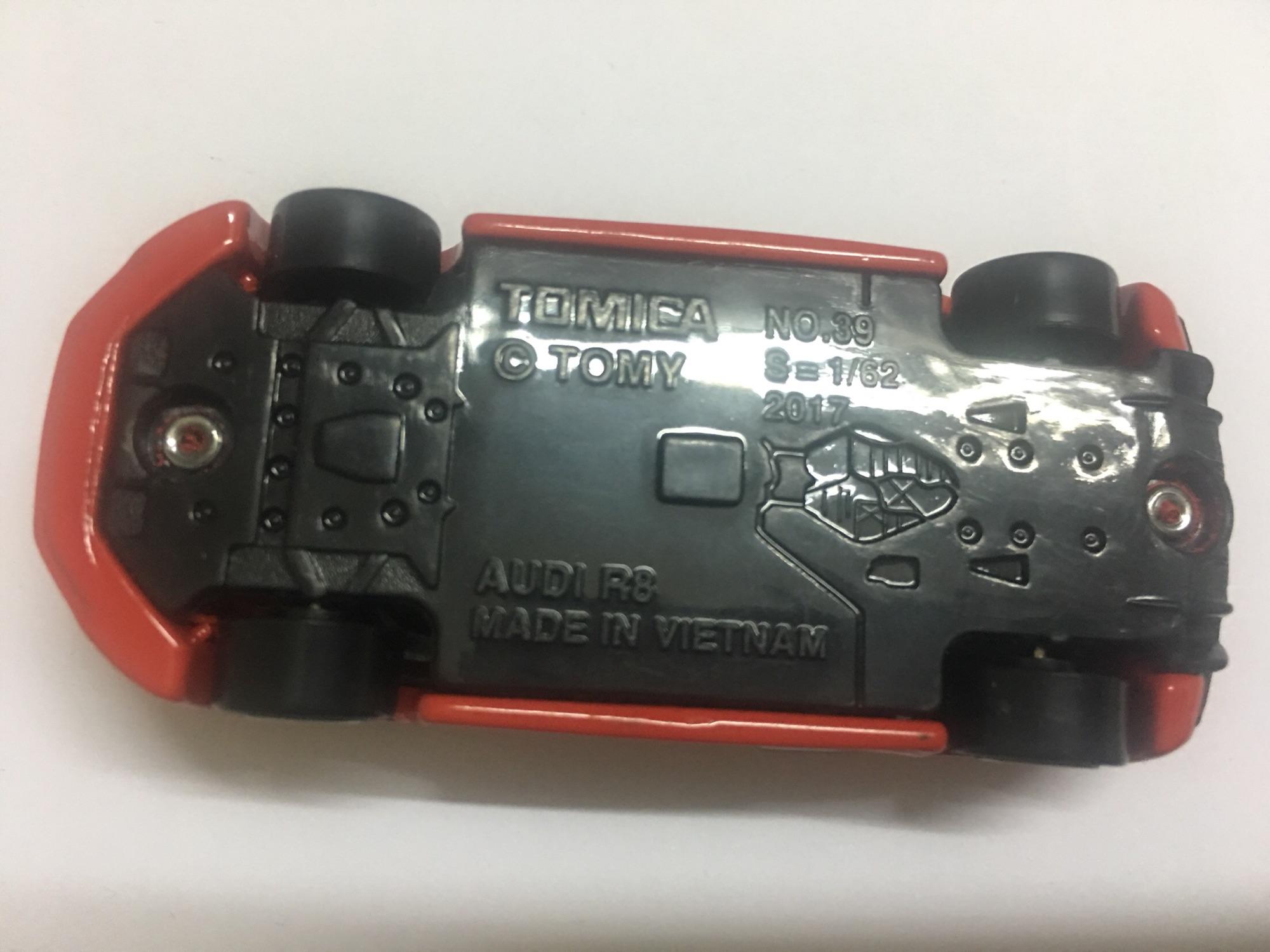 Xe mô hình Tomica Audi R8