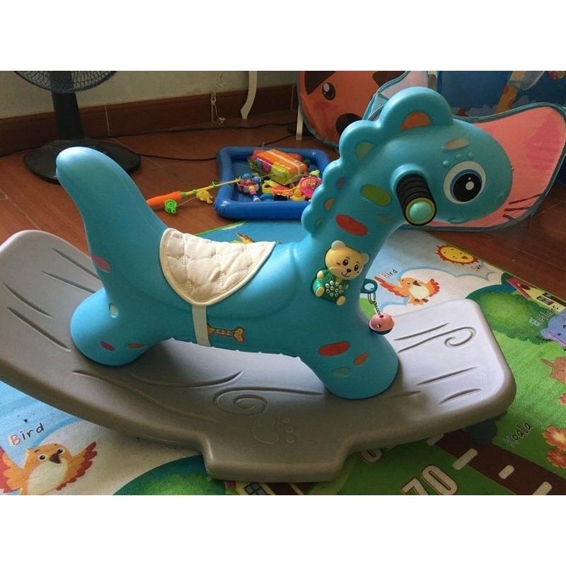 Ngựa bập bênh cho bé