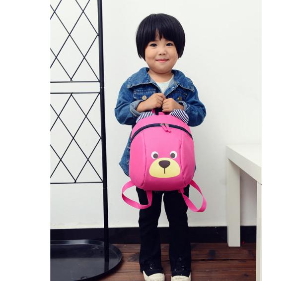 Balo có dây dắt chống lạc cho bé