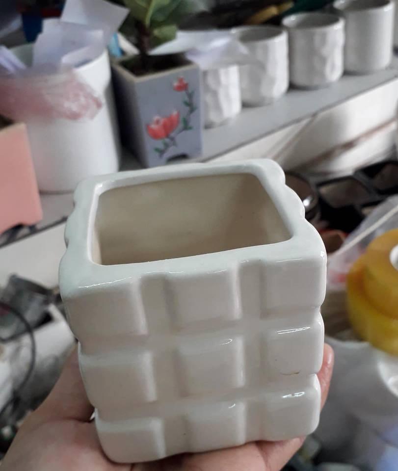 Chậu sứ trắng vuông đường kính 7cm