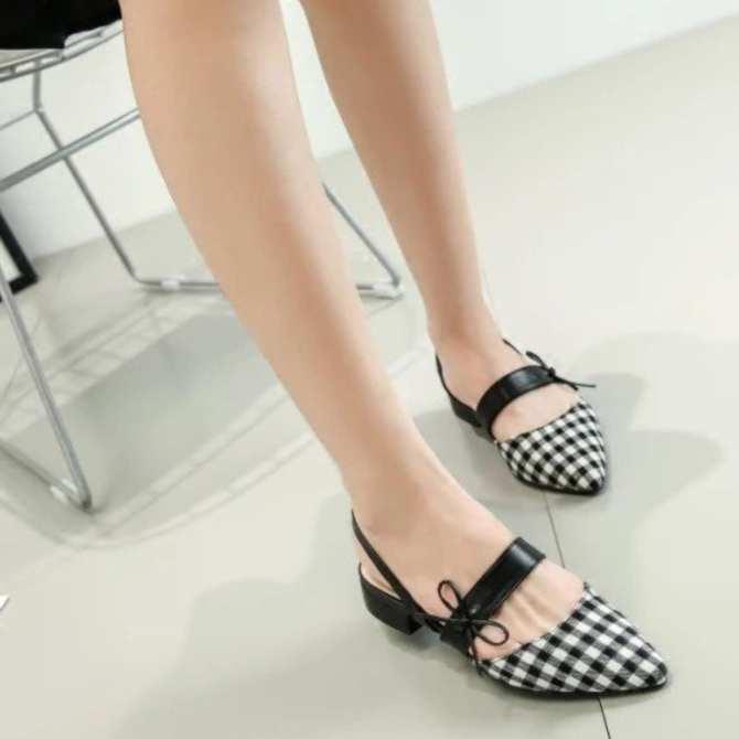 Giày sandal bít mũi quai ngang 1p
