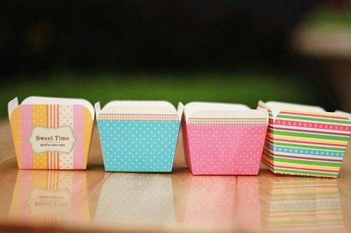 Bộ 100 Ly Giấy Cupcake Vuông Họa Tiết Ngẫu Nhiên