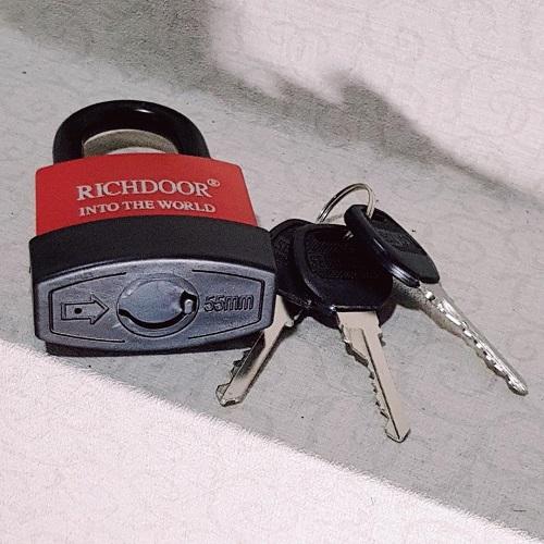 Ổ Khóa Thép Bọc Nhựa Có Nắp Chống Nước,  Size 55mm