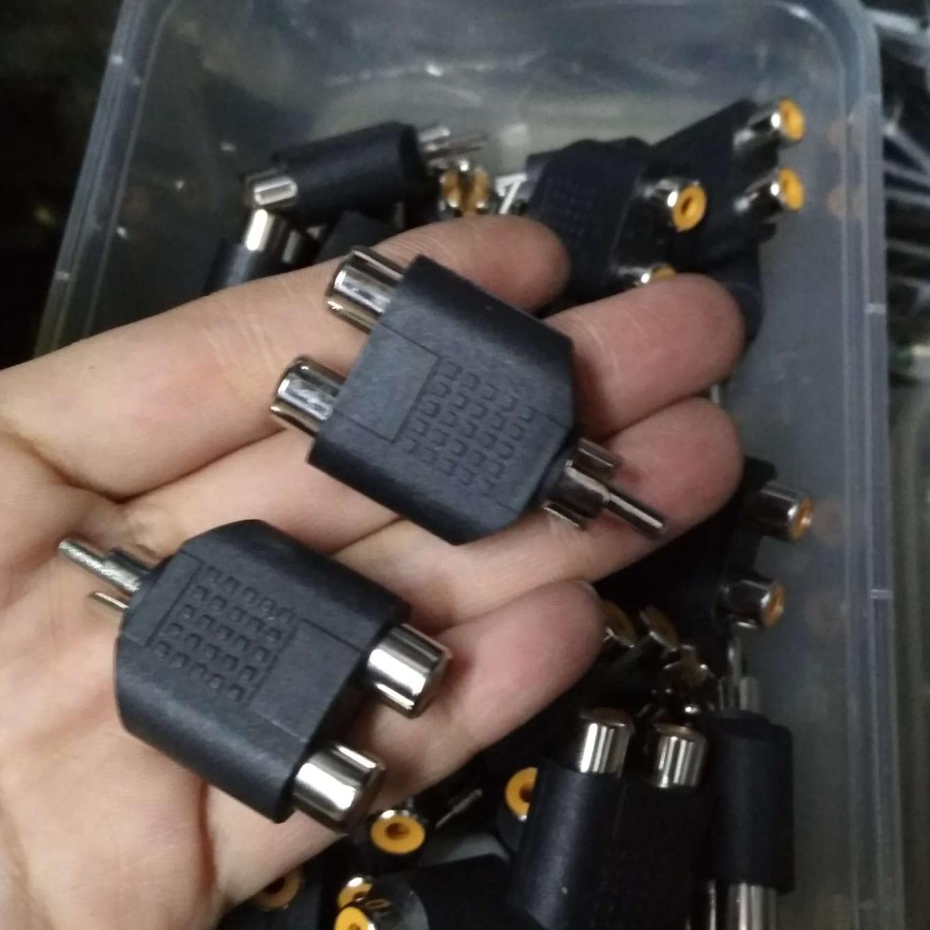 Rắc chia av 1 ra 2 av nhựa